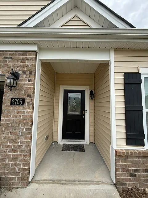 3 bed, 2018 sqft, $2,200 — Photo 2