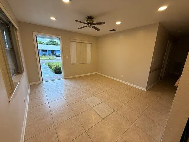 3 bed, 1.0 bath, 864 sqft, $2,300 — Photo 3