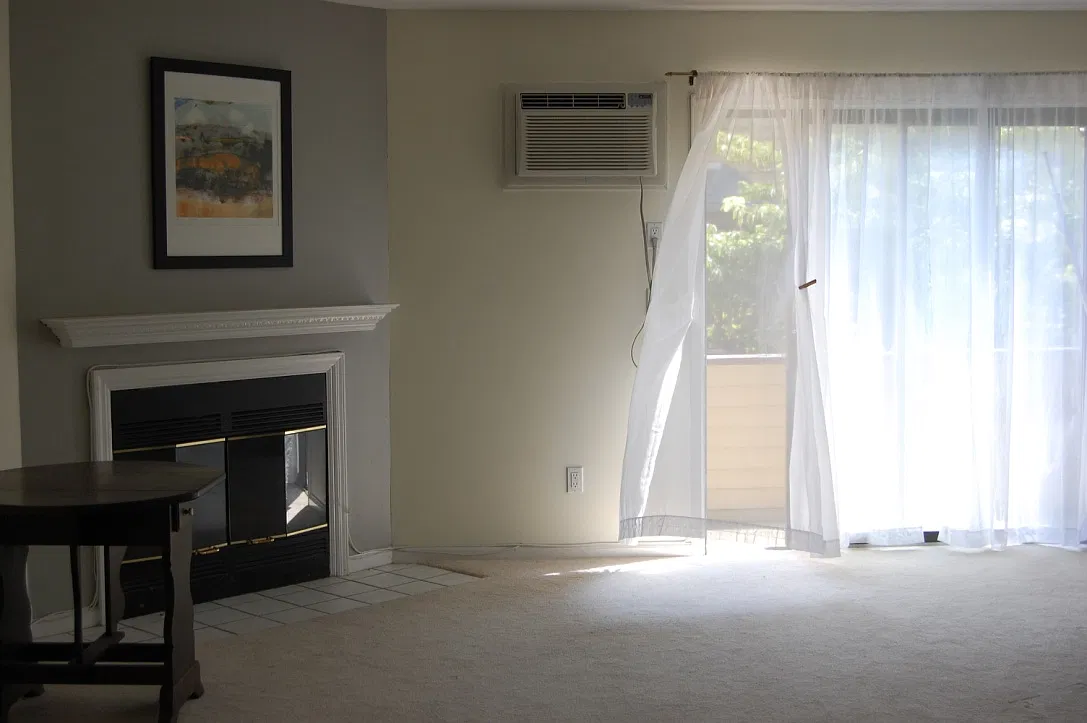 8 Oakwood Ave — Photo 1