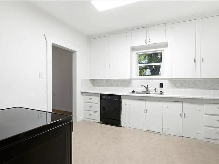 1057 W 300 S — Photo 10