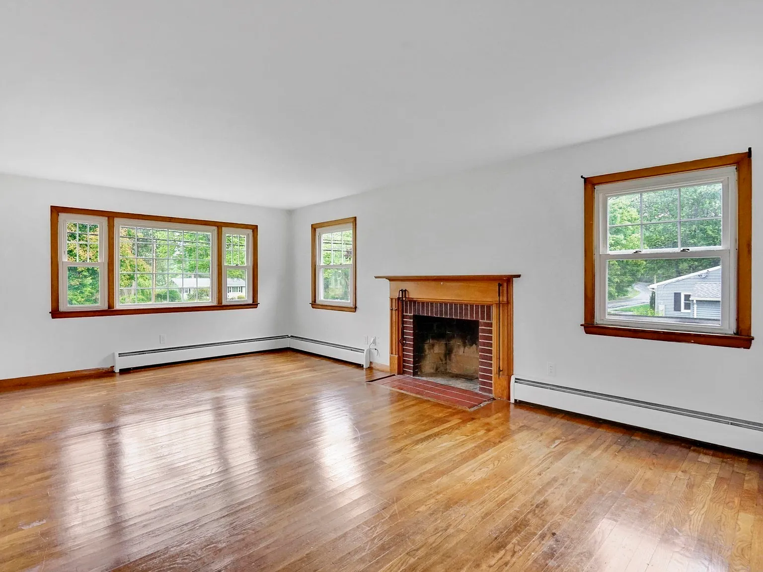 3 bed, 1048 sqft, $2,800 — Photo 4