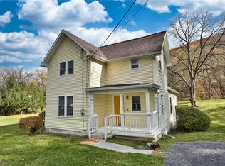 20 Mark Cir, Naples, NY 14512