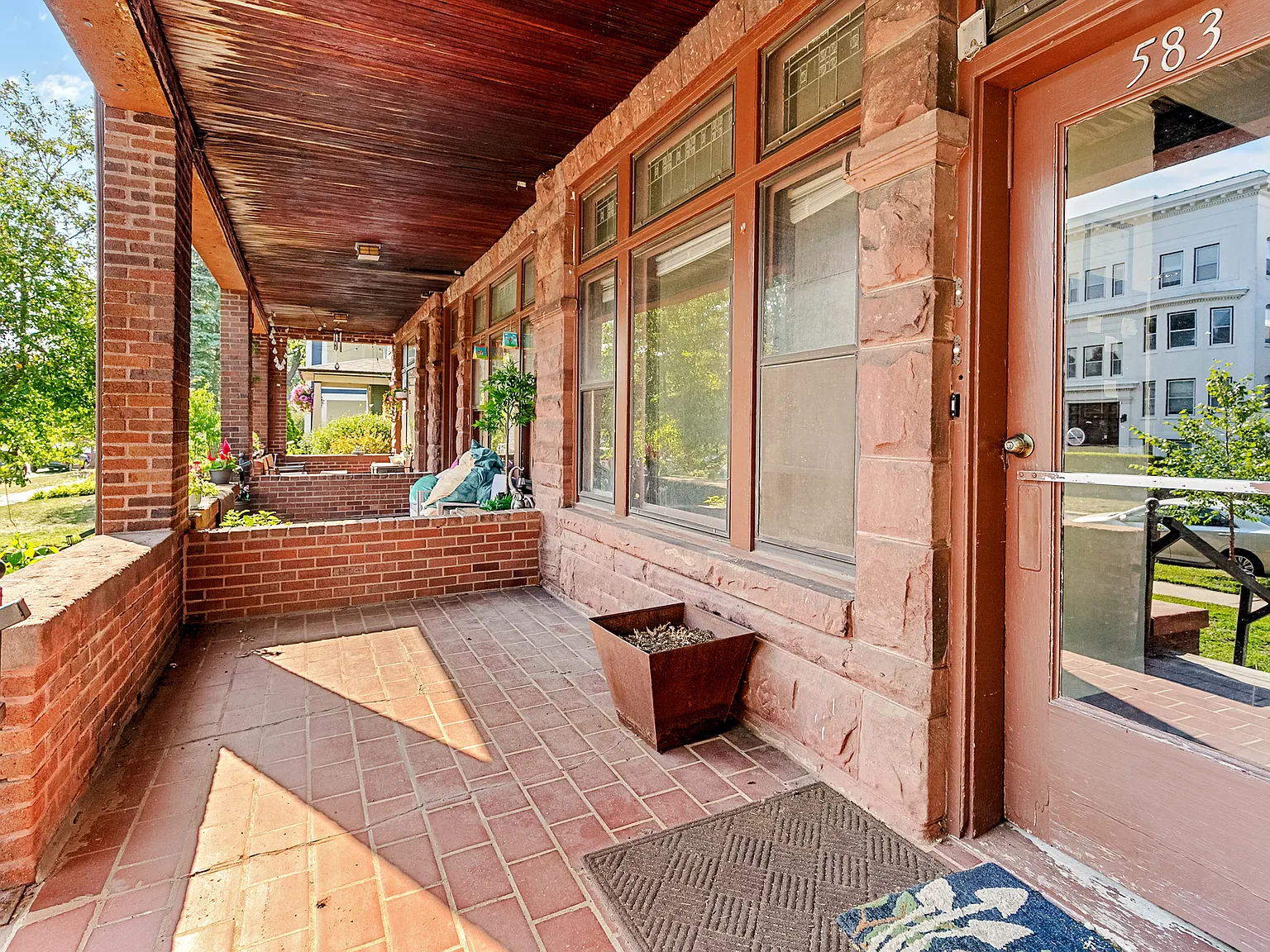 2 bed, 1100 sqft, $1,550 — Photo 2
