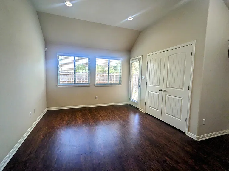 242 Rock Bluff Ln — Photo 9