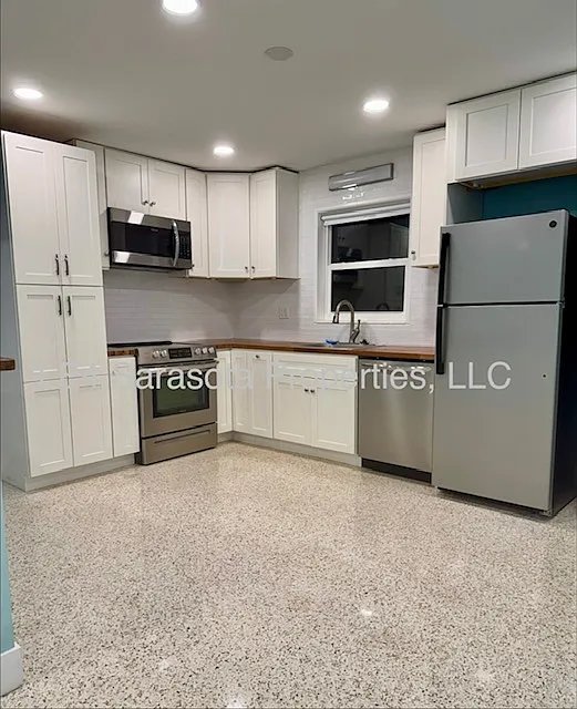 538 Lafayette Ct — Photo 3