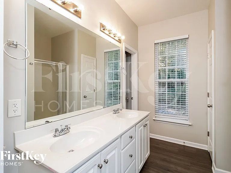 708 Hawthorn Ridge Dr — Photo 11