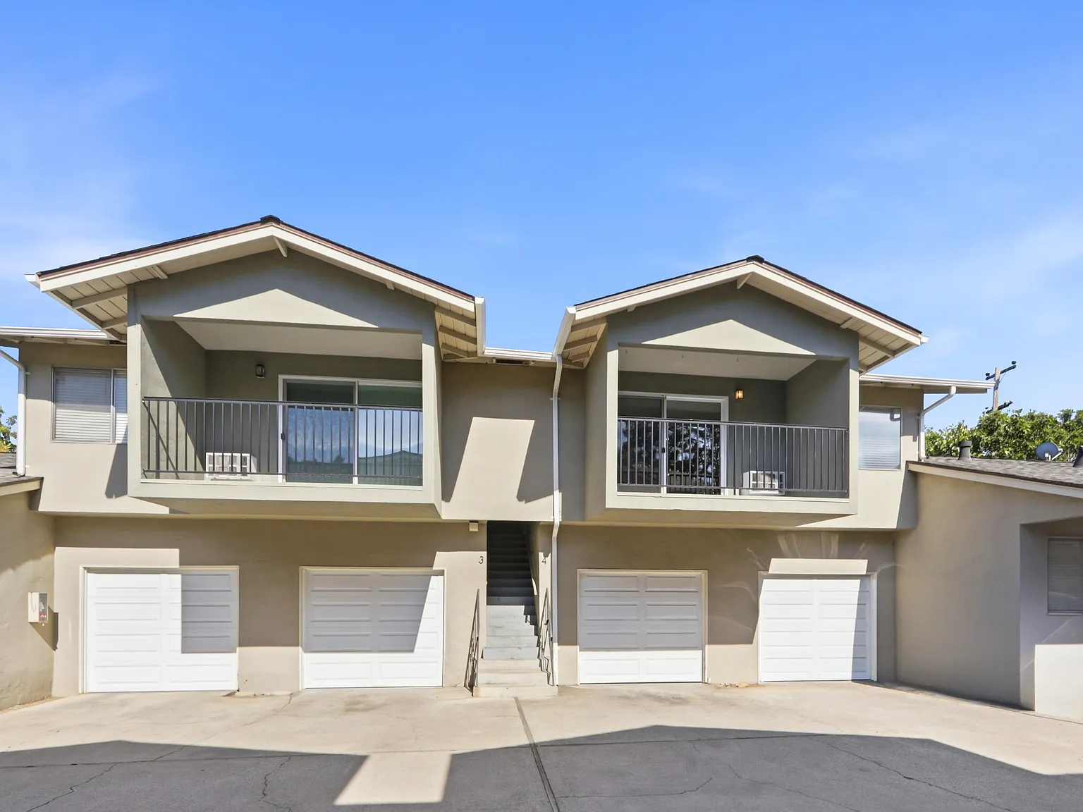 2 bed, 995 sqft, $3,050 — Photo 2