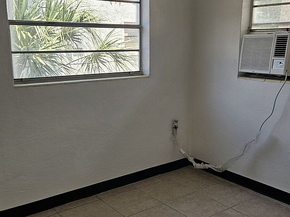 5th image of 513 Warren St #513