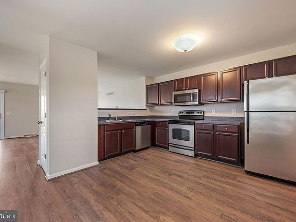 5th image of 189 W Sheldrake Cir