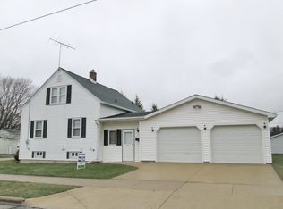 138 W Hickory St, Seymour, WI 54165