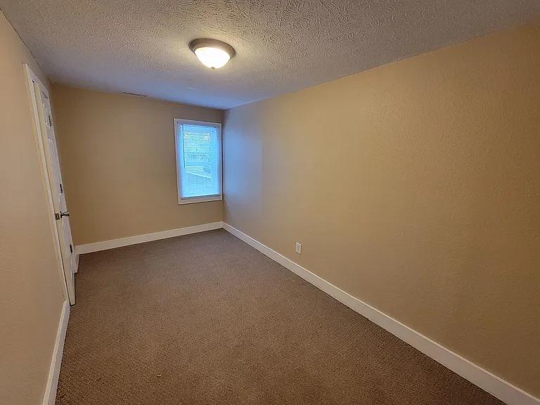 916 N Hill St — Photo 60