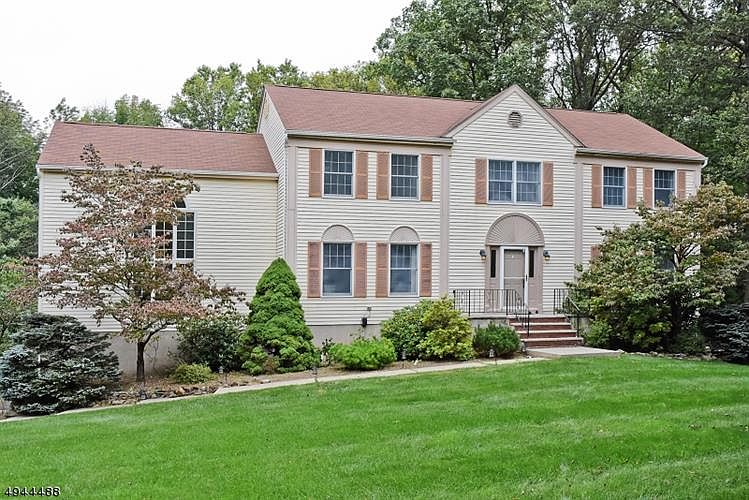 1st image of 27 Leigh Ct