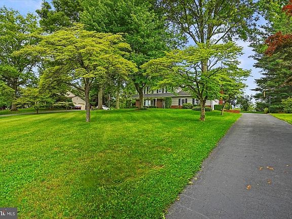 3rd image of 1180 Foxview Rd
