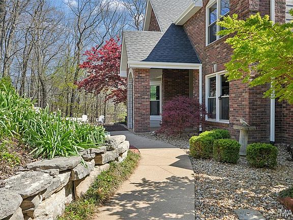 3rd image of 1553 Ridge Rd