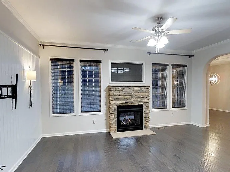 141 Coachman Cir — Photo 4