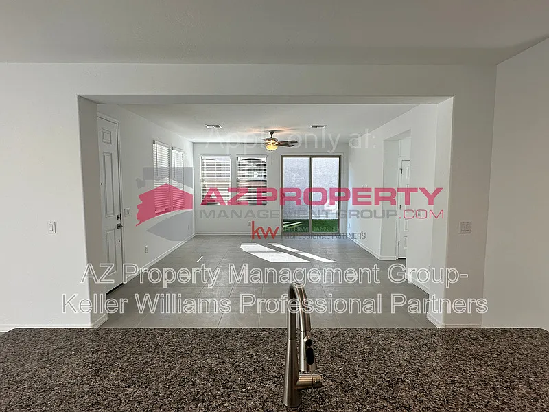 3 bed, 2.5 bath, 1793 sqft, $1,895 — Photo 4
