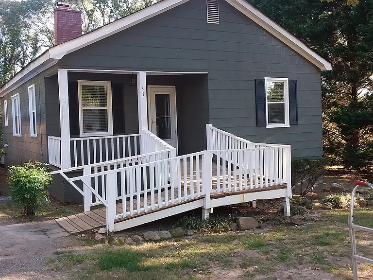 512 Belmont St — Photo 2