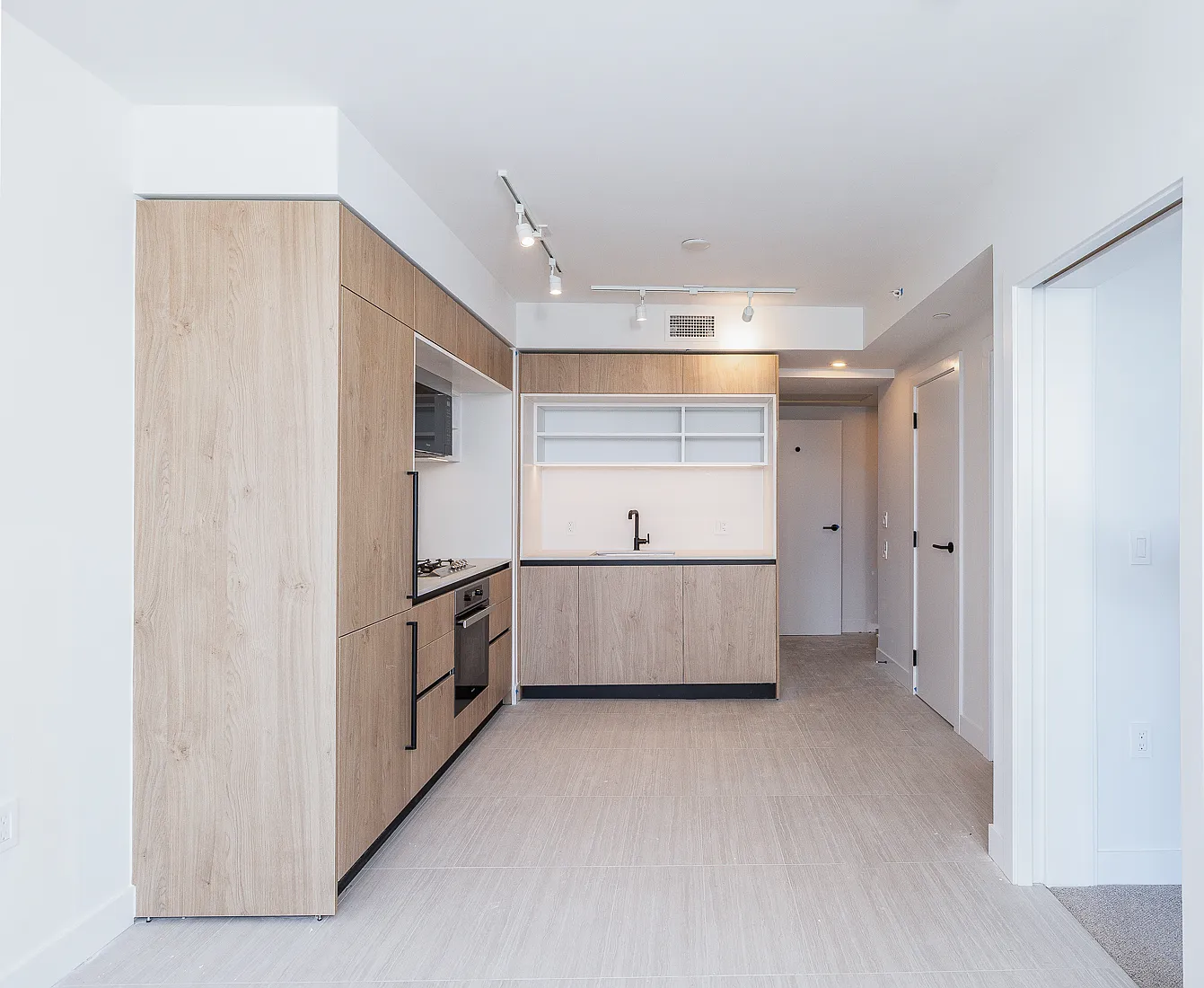 2 bed, 619 sqft, $2,750 — Photo 2