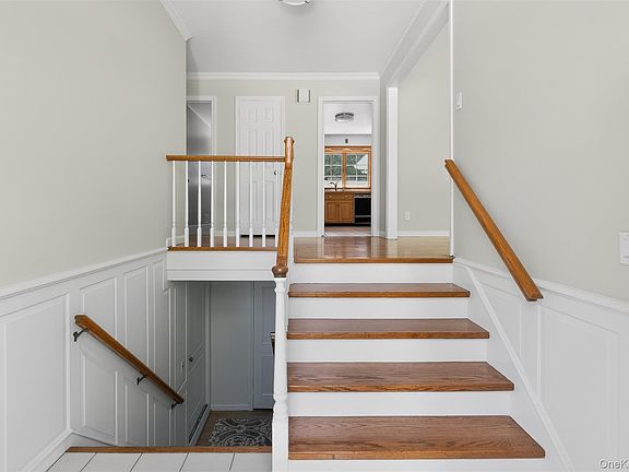 4th image of 835 Shore Acres Drive