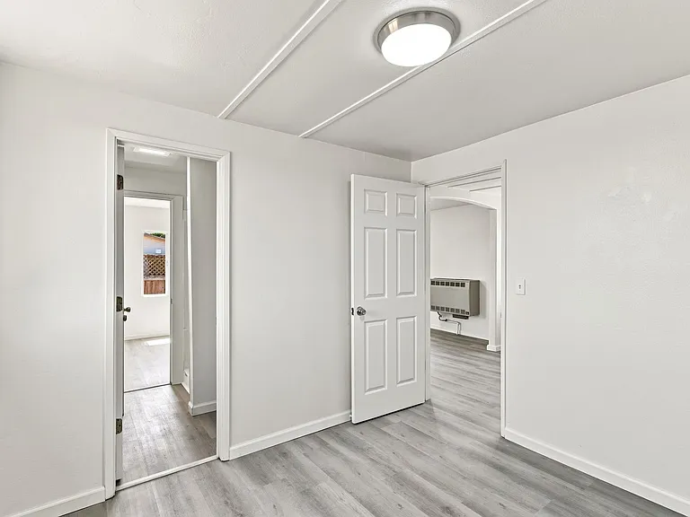30 Hawthorne Ave — Photo 11