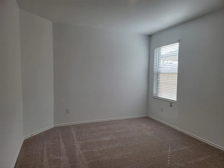 602 Arnage Dr — Photo 8
