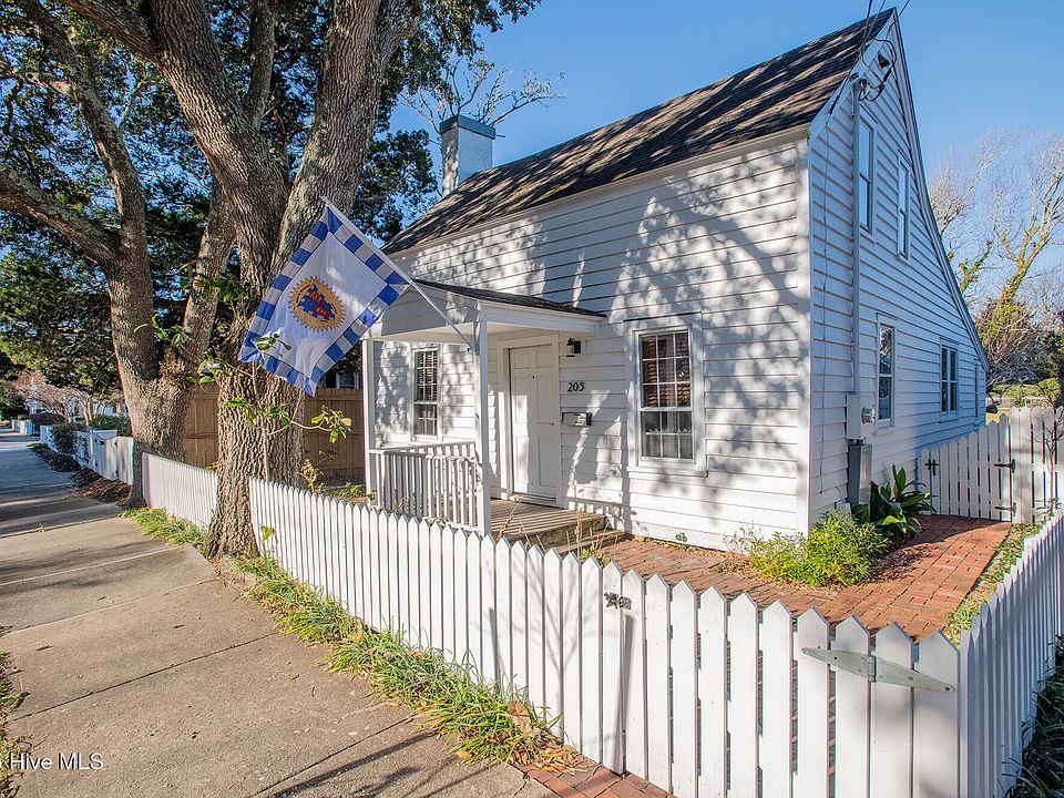 1st image of 205 Moore St