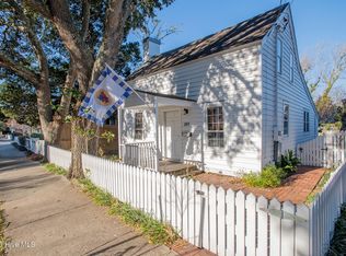 205 Moore St, Beaufort, NC 28516