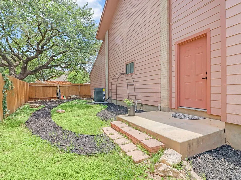 14216 Indian Woods — Photo 28