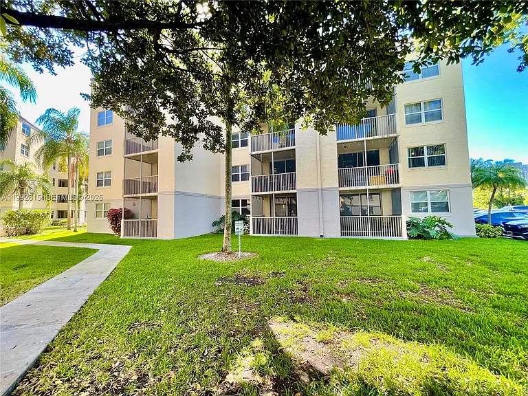 8255 Lake Dr #102 — Photo 25