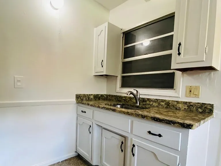 3207 Clifford Sample Dr — Photo 7