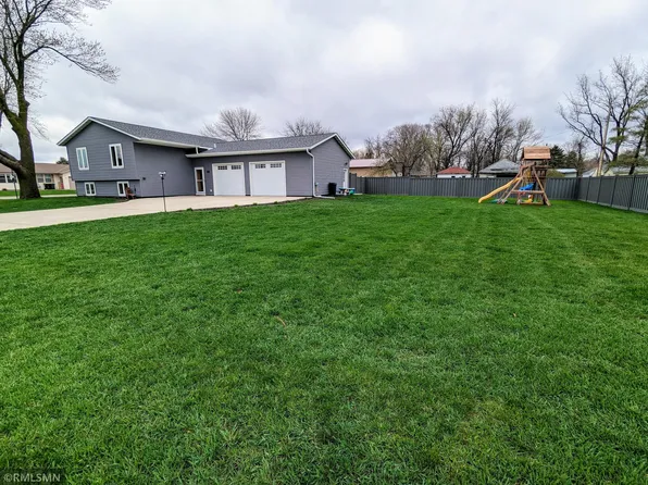 960 Grove Ave, Bird Island, MN 55310