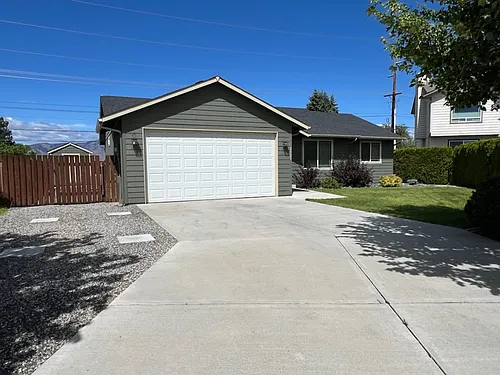 2525 NE Noble Loop Photo 1