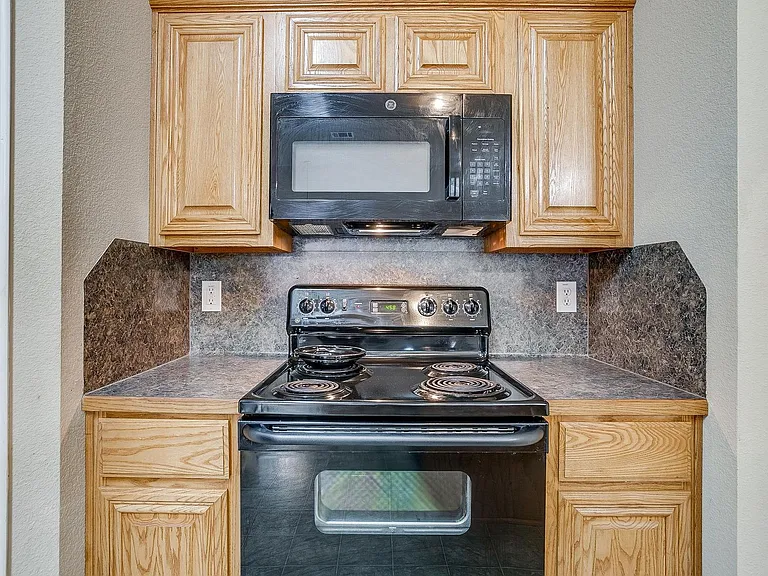2230 Cancun Dr — Photo 10
