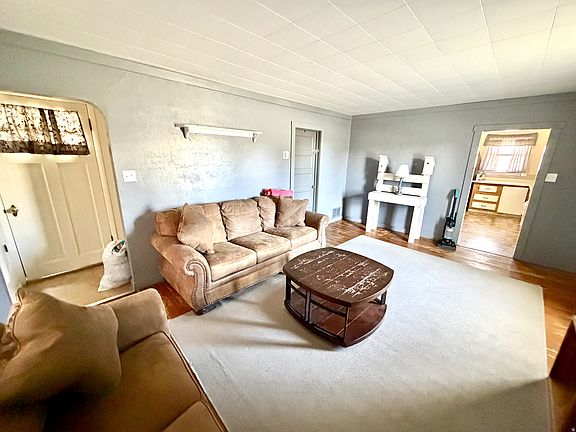 4th image of 265 E Main St