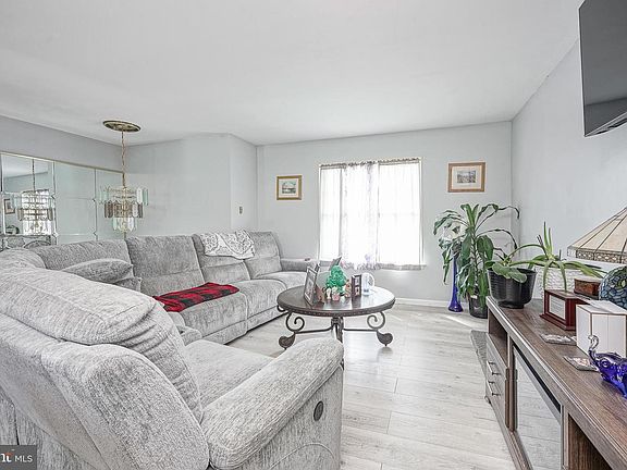 5th image of 63 Avery Dr