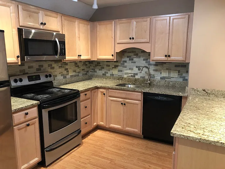 131 Franklin St #406 — Photo 1