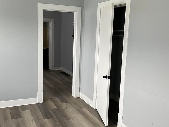 3rd image of 956 S Floyd St #1