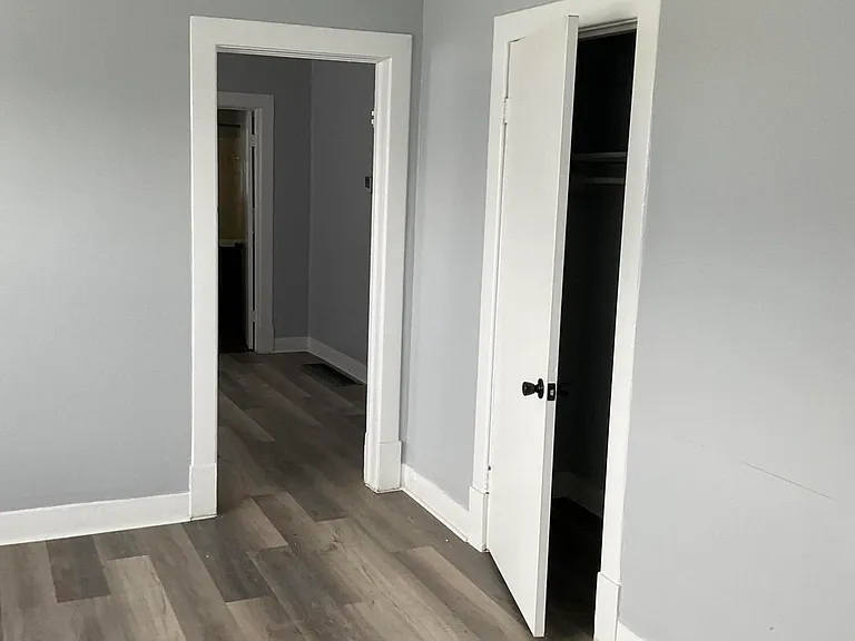 956 S Floyd St #1 — Photo 3