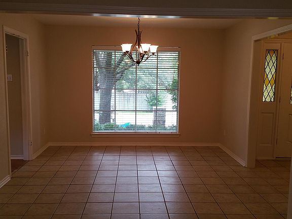 4th image of 10013 Burgundy Ln