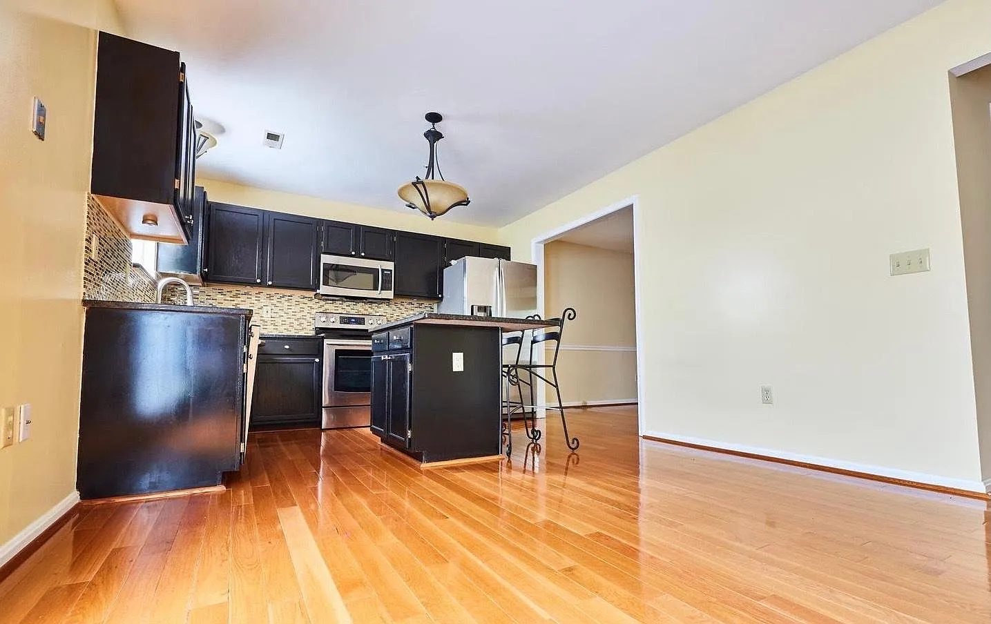 3 bed, 2.5 bath, 1875 sqft, $2,950 — Photo 4
