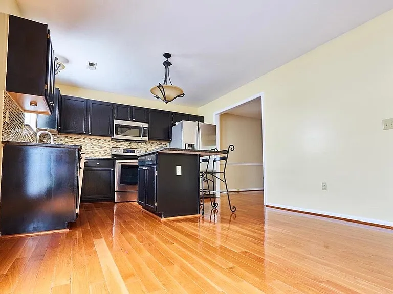 121 Langdon Farm Cir — Photo 4