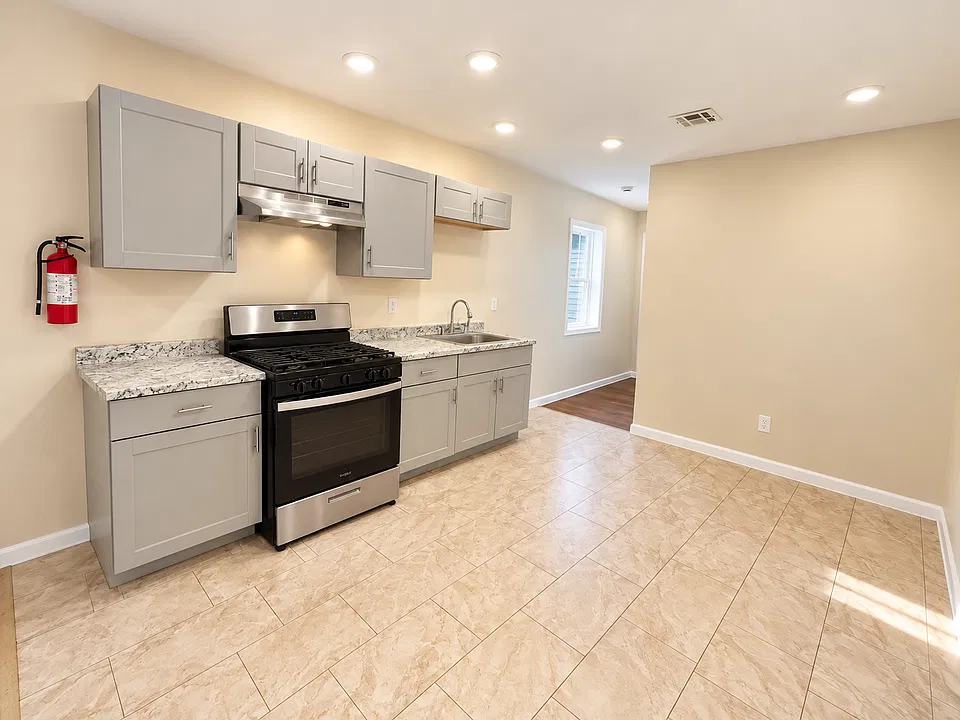 483 15th Ave #3