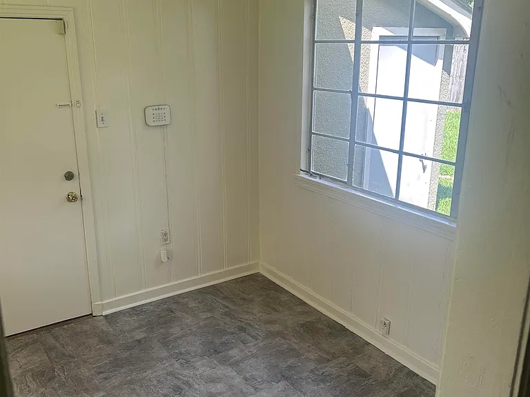 1240 Aberdeen Ave — Photo 12