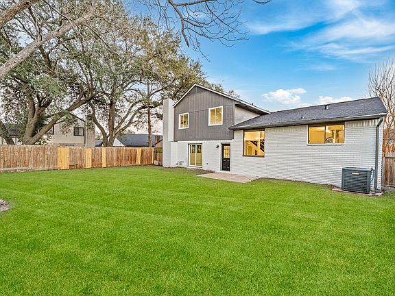 3rd image of 15022 Cedar Ridge Dr