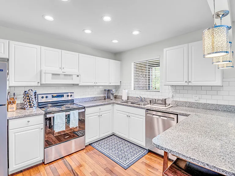 New appliances with granite countertops