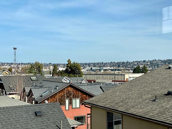 4th image of 3432 22nd Ave W Unit A