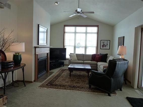 3rd image of 5676 Wilshire Dr