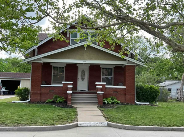 107 S Jefferson St, Hillsboro, KS 67063