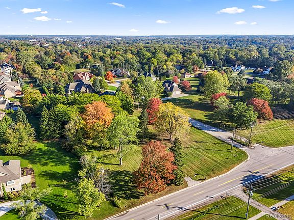 5th image of 48100 Powell Rd