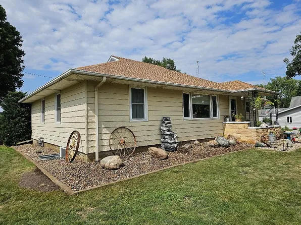 434 W Jensen St, Newell, IA 50568